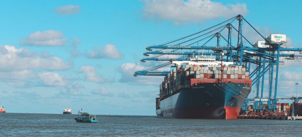 Berita Dunia dalam Rangkuman: Pertumbuhan global melambat, serangan mematikan di Ukraina, risiko kelaparan akibat badai Haiti, migrasi legal bagi para pengungsi