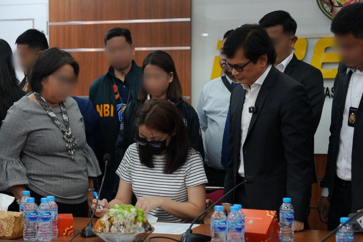 Hontiveros meminta untuk menghentikan perlakuan selebriti terhadap mantan Walikota Bamban, Alice Guo