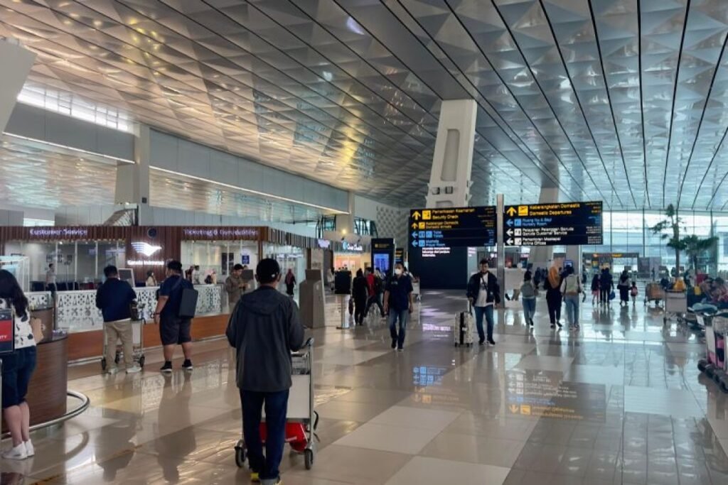 Indonesia mewajibkan wisatawan menggunakan kartu sehat SATUSEHAT untuk mengatasi cacar air