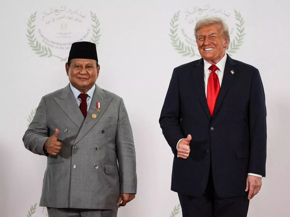 Trump memicu kemarahan setelah percakapan mikrofon panas dengan presiden Indonesia terungkap