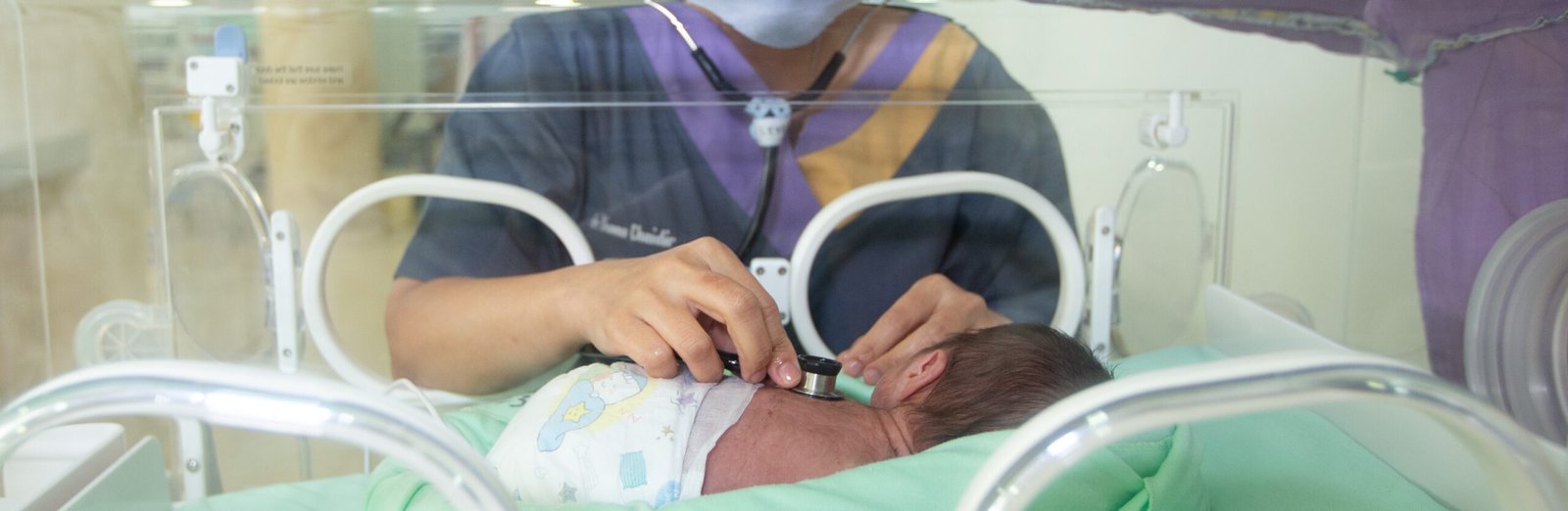 "Keselamatan pasien sejak awal!": WHO dan UNFPA menyerukan pelayanan kesehatan yang lebih aman bagi setiap bayi dan anak di Indonesia