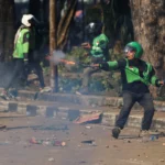 Presiden Indonesia mengatakan tunjangan anggota parlemen akan dipangkas setelah protes mematikan