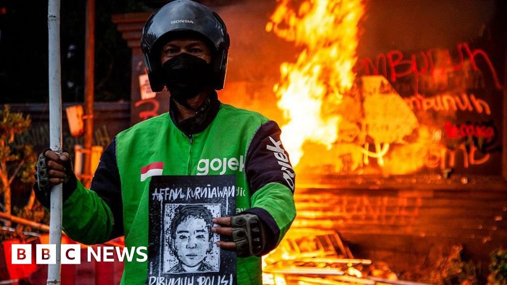 Bagaimana kematian seorang sopir pengantar barang menyulut Indonesia