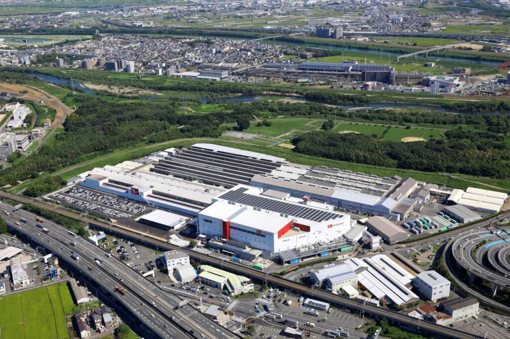 Jurnalis Indonesia melakukan kunjungan ke pabrik Daihatsu di Jepang.