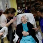 Studi menunjukkan bahwa perubahan gaya hidup sederhana dapat membantu mencegah demensia.