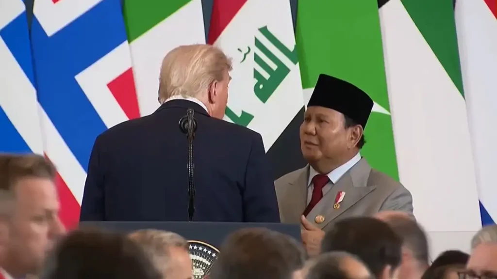 Tonton: Trump Tertangkap Kamera Membahas Urusan Keluarga dengan Presiden Indonesia