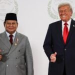 Trump terdengar secara tidak sengaja melalui mikrofon yang tidak sengaja aktif, tampaknya sedang membicarakan urusan bisnis dengan pemimpin Indonesia.