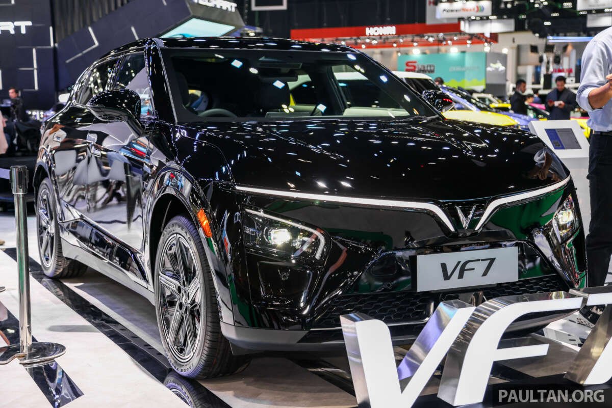 VinFast VF7 akan debut di Indonesia pada pameran Gaikindo 2025 – SUV listrik segmen C dengan tenaga hingga 354 PS dan jangkauan hingga 496 km.