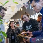 Ekonomi kreatif Indonesia dipuji sebagai mesin baru pertumbuhan.