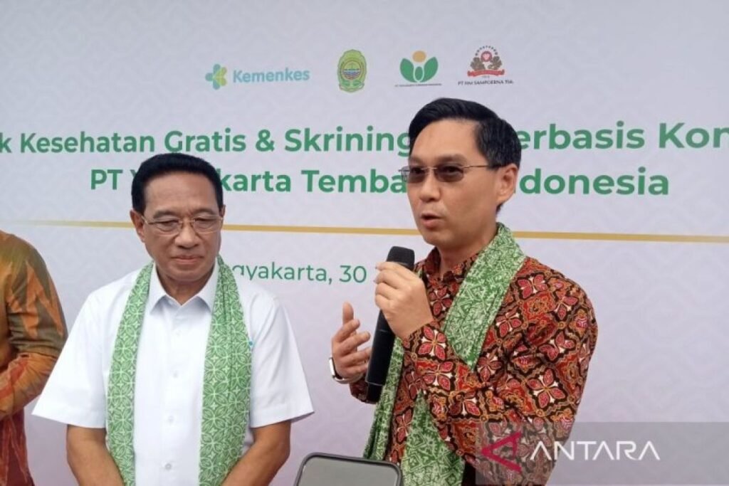 Indonesia memperluas layanan pemeriksaan kesehatan gratis dan skrining tuberkulosis (TB) untuk pekerja pabrik.