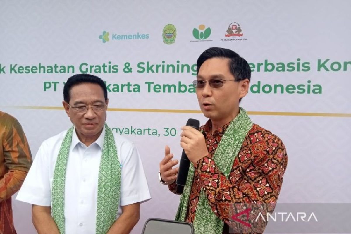 Indonesia memperluas layanan pemeriksaan kesehatan gratis dan skrining tuberkulosis (TB) untuk pekerja pabrik.