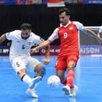 Souto dari Indonesia dan Carlos dari Irak menikmati pertarungan kecerdasan.