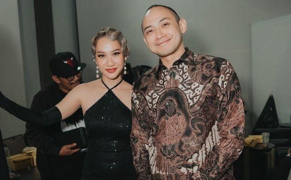 Suami dari selebriti Indonesia Bunga Citra Lestari dituduh melakukan penggelapan dana sebesar RM1,7 juta.