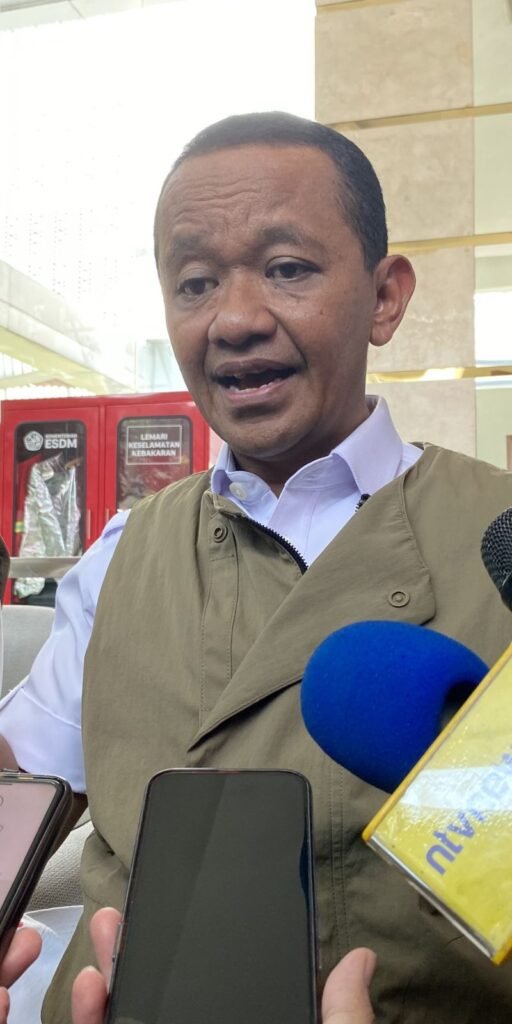 Indonesia mempertimbangkan kerja dari rumah untuk menekan penggunaan bahan bakar di tengah risiko pasokan minyak