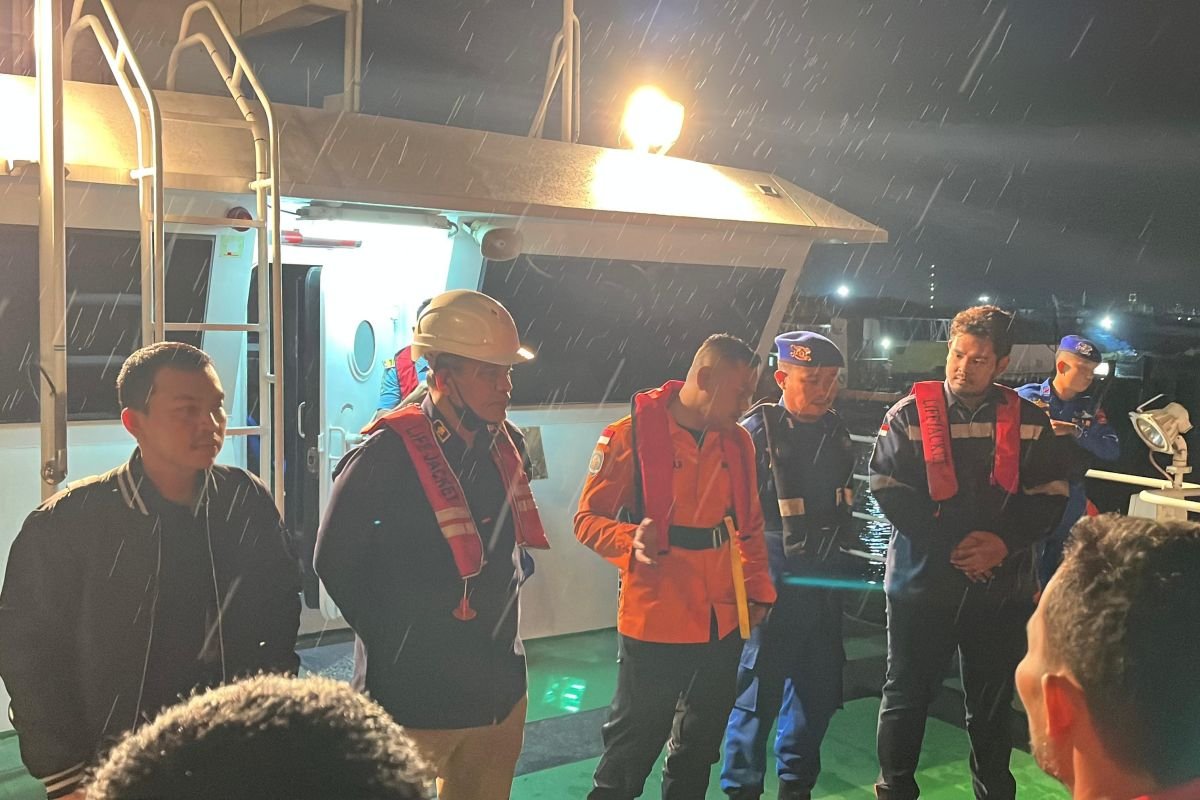 Indonesia menyelamatkan kapten Rusia yang sakit dari kapal tanker di Selat Sunda.