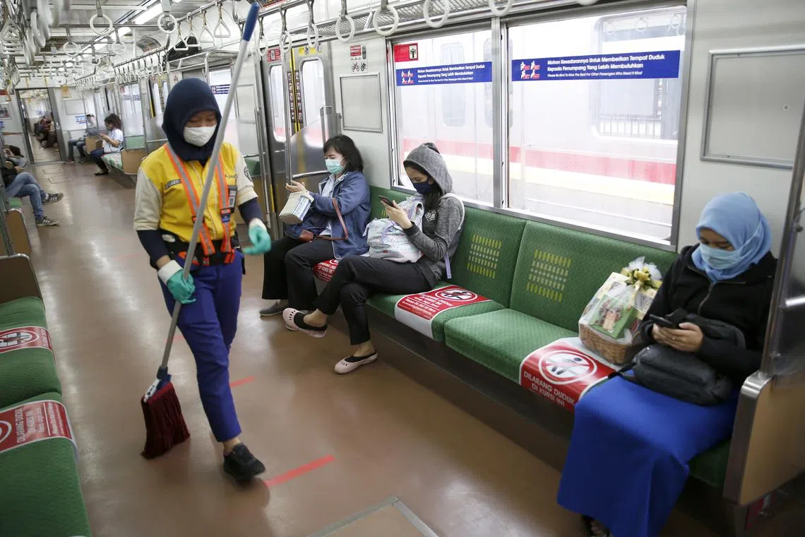 Kementerian Kesehatan Indonesia mengeluarkan peringatan terkait lonjakan kasus Covid-19 di Asia