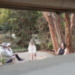 Orang-orang 'berendam' di alam untuk melepaskan diri sejenak dari hiruk-pikuk berita