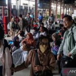 PT KAI Indonesia menjual 734.000 tiket kereta api selama musim liburan Idul Fitri