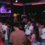 Pertemuan tak terduga: Apakah romansa masih mungkin terjadi di bar?