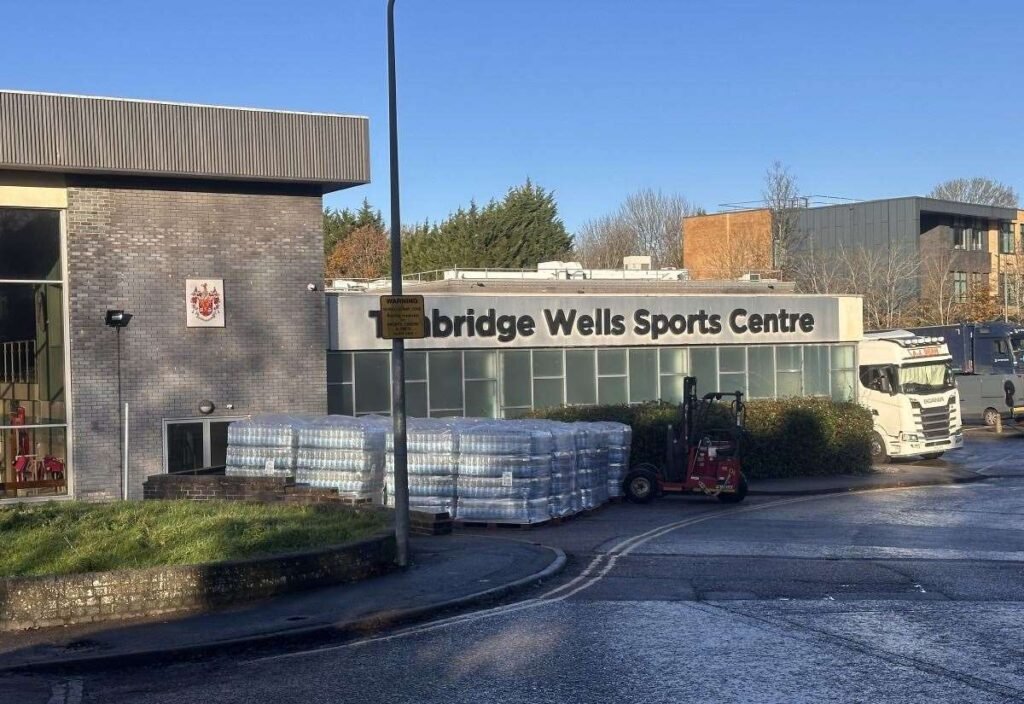 Fusion Lifestyle masuk ke dalam proses administrasi, sementara pusat-pusat olahraga di Tunbridge Wells akan dikelola oleh Serco Leisure mulai Juli