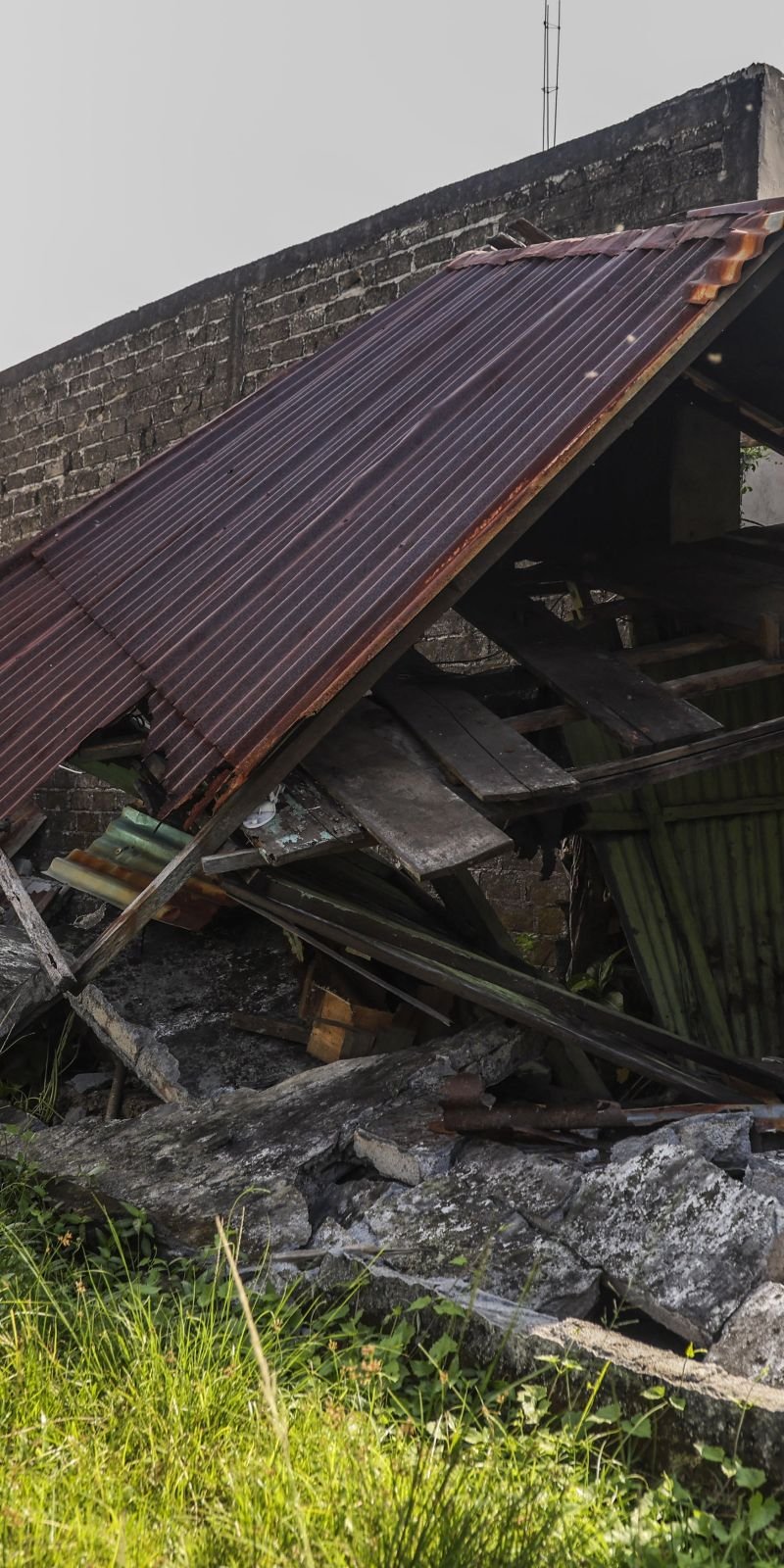 Indonesia memeriksa infrastruktur pasca gempa berkekuatan 7,6 di Sulawesi Utara