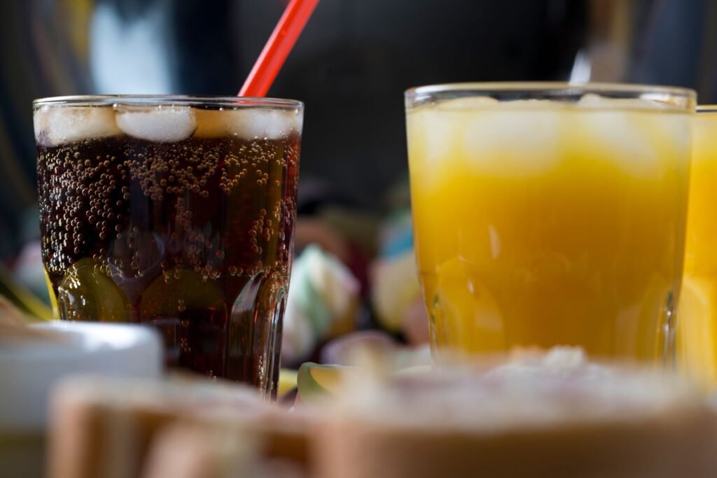 Indonesia menyusun peraturan baru untuk mengatasi konsumsi makanan tidak sehat