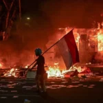 Kelompok-kelompok di Indonesia menunda aksi protes di Jakarta seiring dengan pengetatan pengamanan oleh polisi