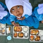 Indonesia: Prabowo memberhentikan kepala program makan gratis yang dilanda kasus keracunan massal