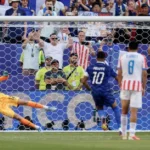 Penyelamatan penalti menyelamatkan perjalanan Prancis di Piala Dunia dalam pertandingan yang berlangsung sengit melawan Paraguay