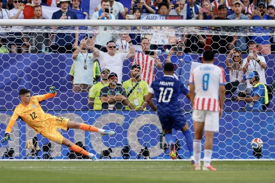 Penyelamatan penalti menyelamatkan perjalanan Prancis di Piala Dunia dalam pertandingan yang berlangsung sengit melawan Paraguay