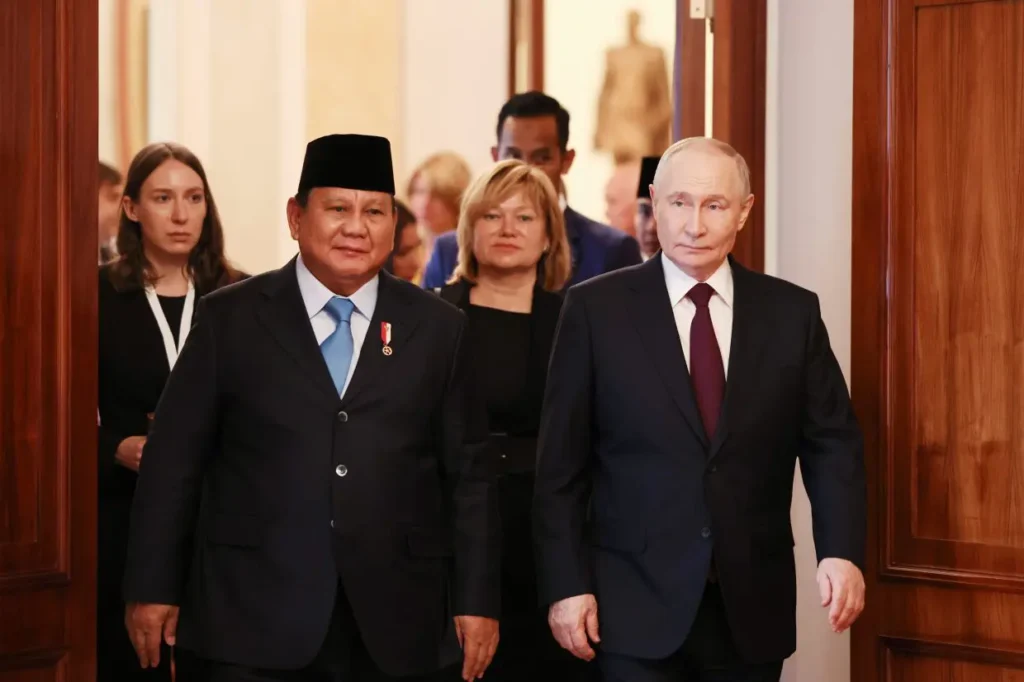 Putin menyoroti hubungan ekonomi dalam pertemuan dengan Prabowo dari Indonesia, sekaligus menegaskan semakin eratnya hubungan antara kedua negara
